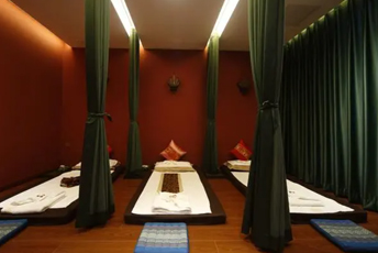 成都泰式按摩的被动瑜伽：当身体被折叠成诗